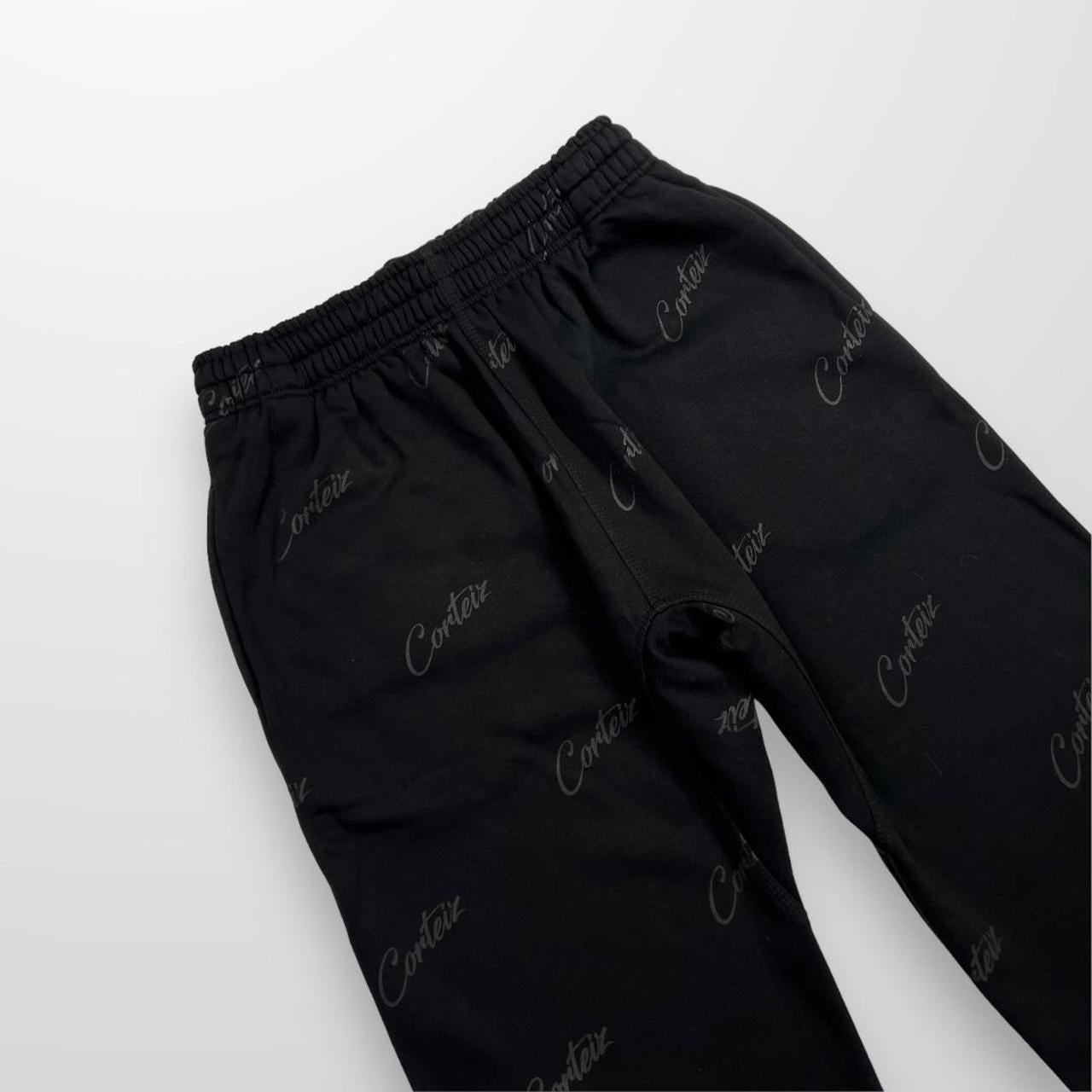 Corteiz Script / All Over Print Joggers In Triple Black