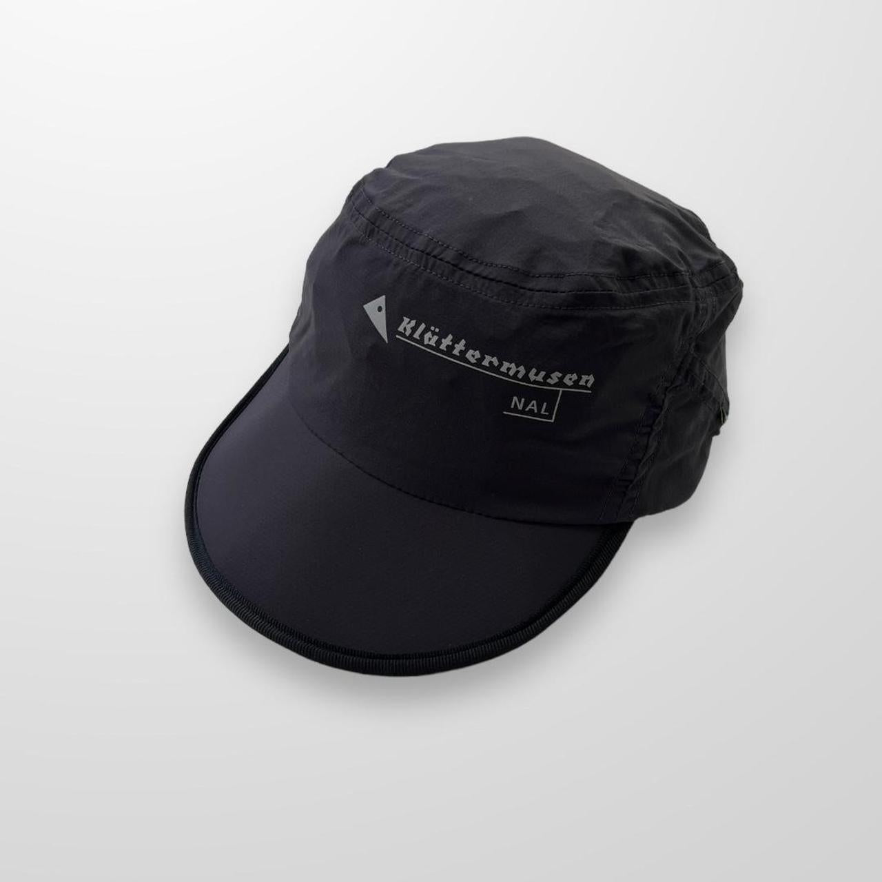 Klättermusen Ansur Cap In Dark Grey / Black