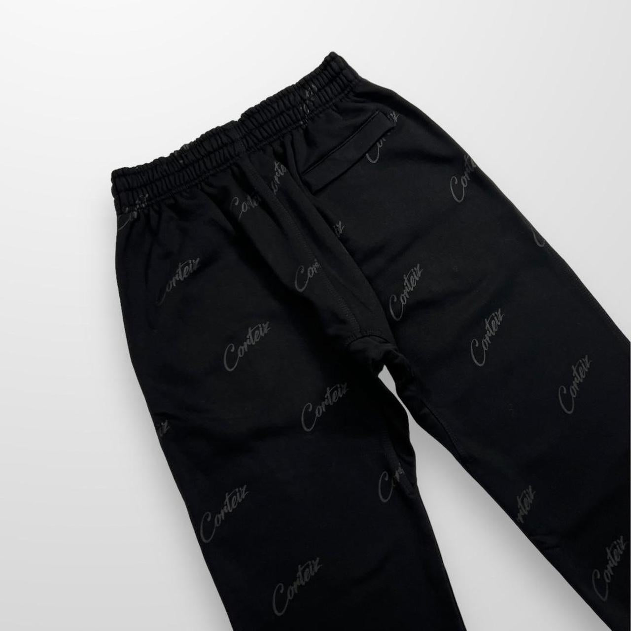 Corteiz Script / All Over Print Joggers In Triple Black