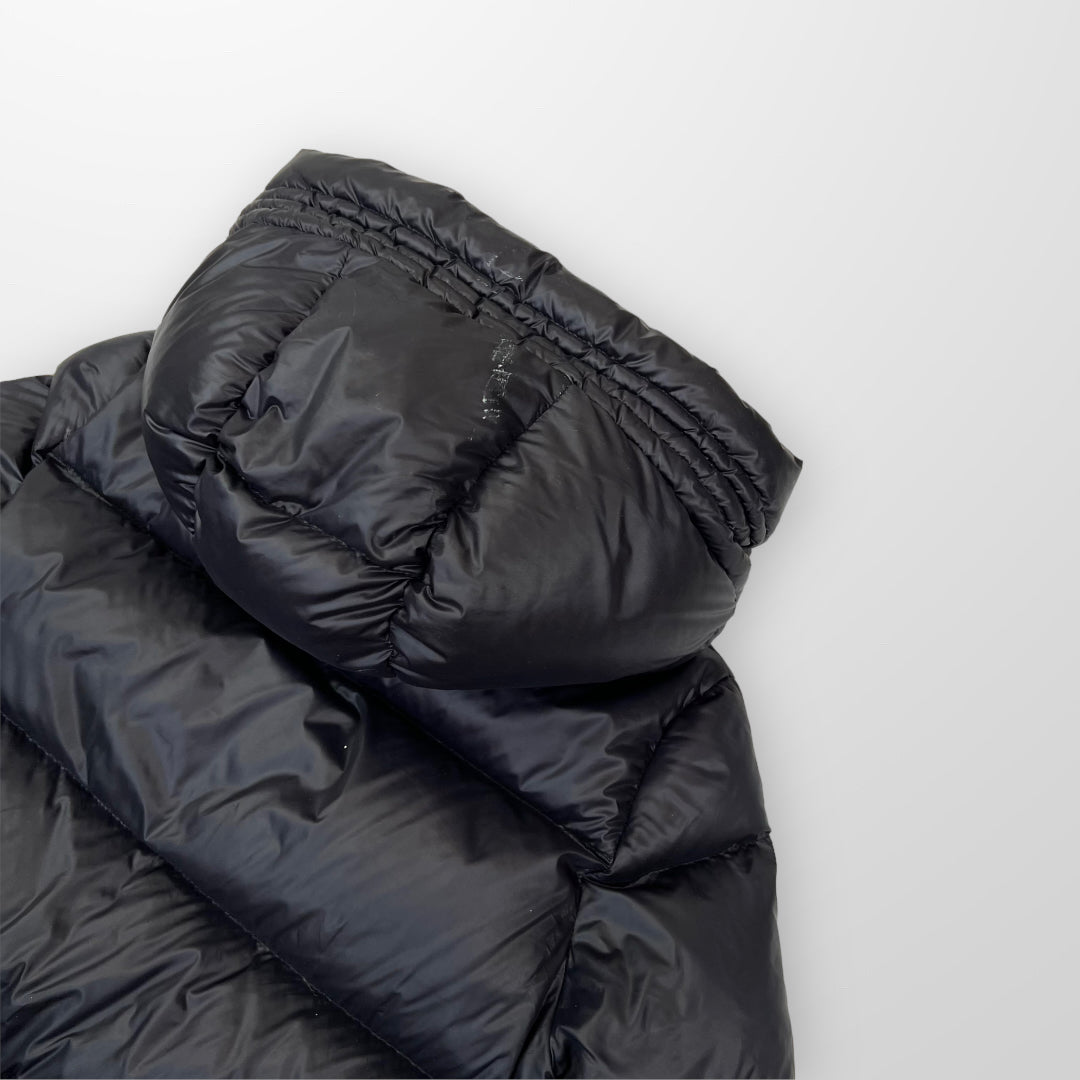 Moncler Seritte Short Down Puffer Jacket In Night Blue
