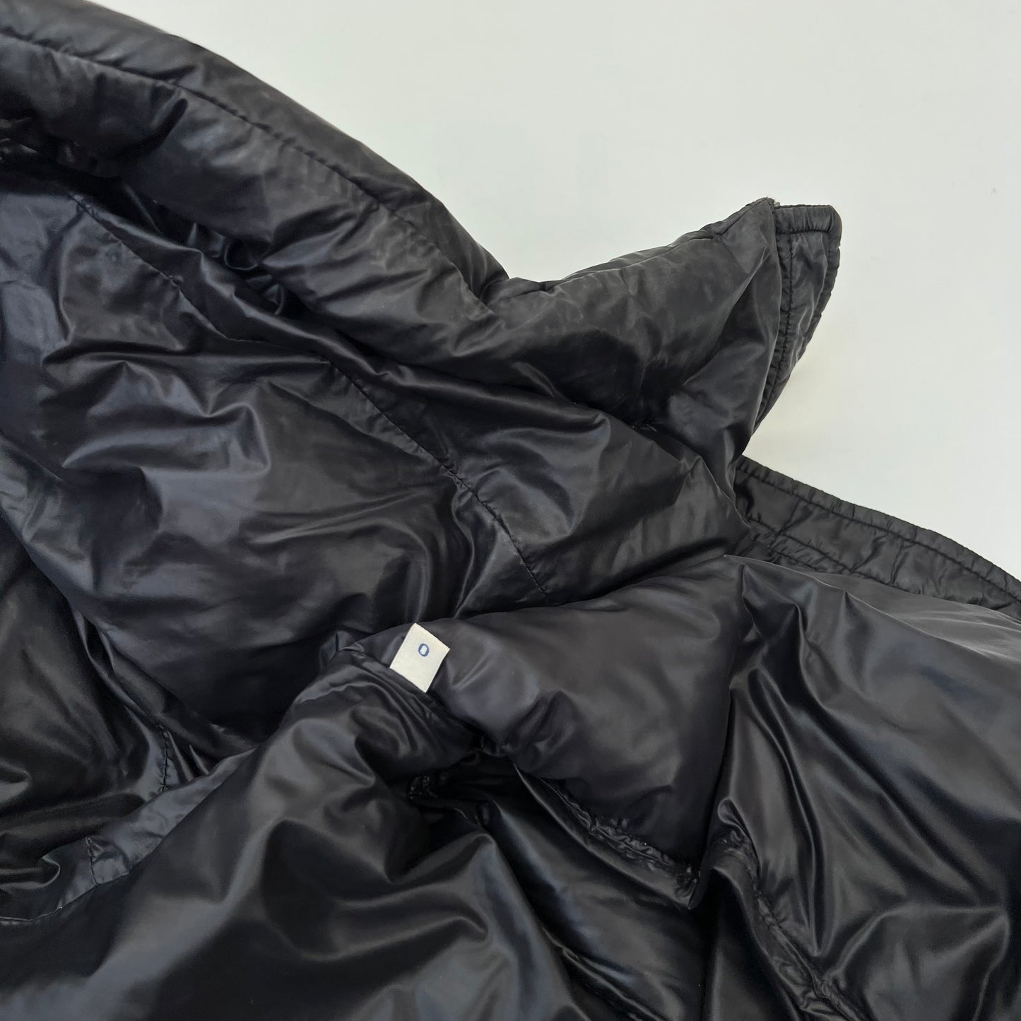 Moncler Seritte Short Down Puffer Jacket In Night Blue