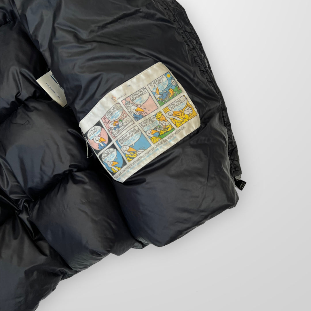Moncler Seritte Short Down Puffer Jacket In Night Blue